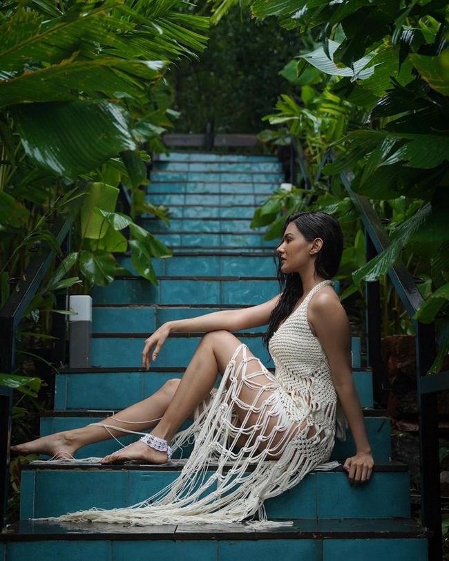Amyra Dastur Looking Staggering In New Look